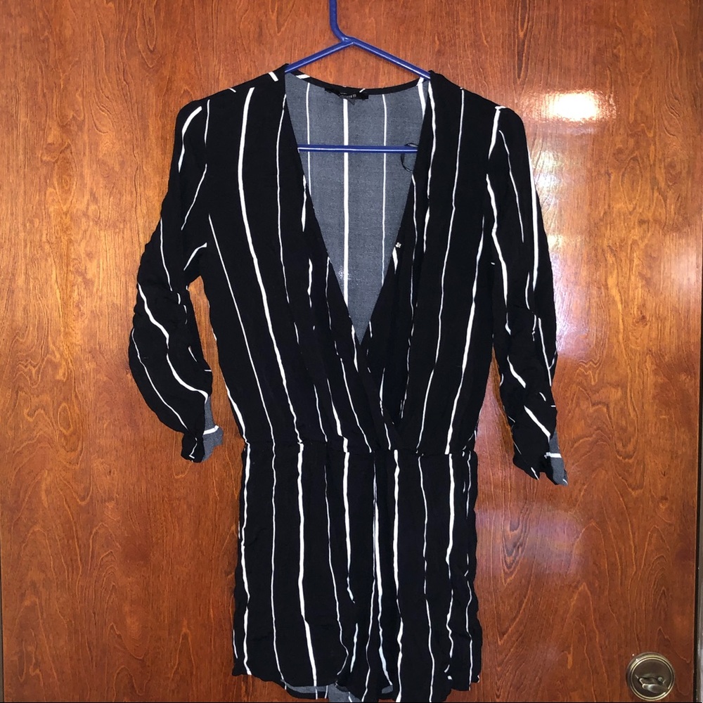 Black /white cute long sleeve romper- size M
